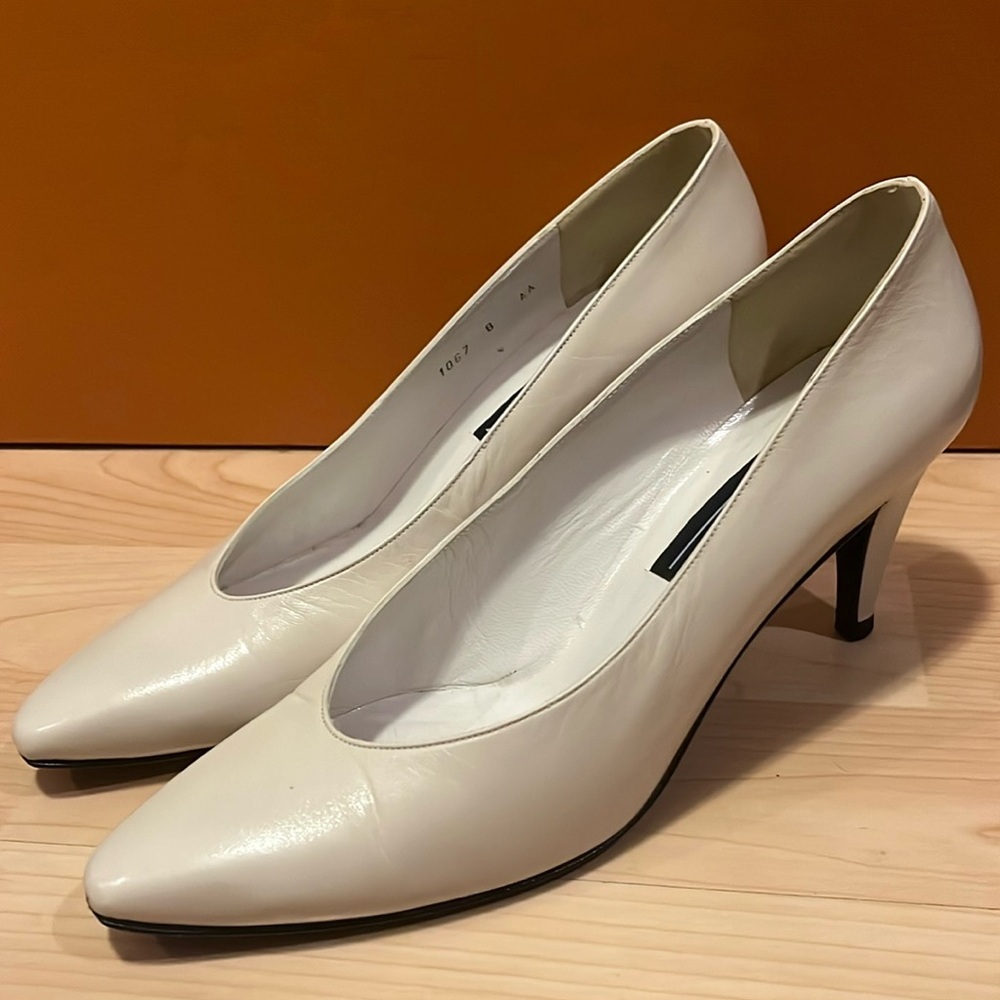 Vintage Stuart Weitzman Classic Women's Ivory Leather Pointed-Toe Pumps 8AA